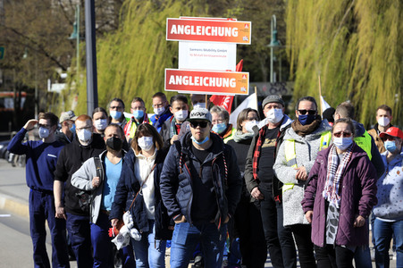 Aktion der IG-Metall 'Gleiche Arbeit - gleicher Lohn' in Berlin