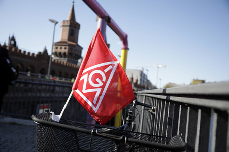 Aktion der IG-Metall 'Gleiche Arbeit - gleicher Lohn' in Berlin