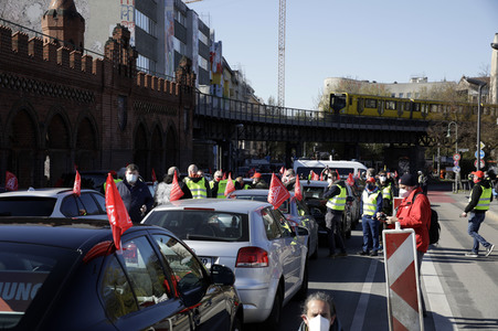 Aktion der IG-Metall 'Gleiche Arbeit - gleicher Lohn' in Berlin
