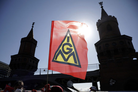 Aktion der IG-Metall 'Gleiche Arbeit - gleicher Lohn' in Berlin