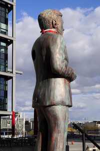 Klaas Heufer-Umlauf Statue in Berlin
