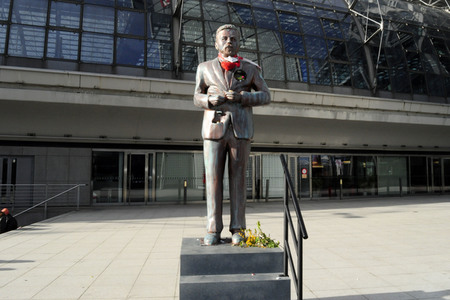 Klaas Heufer-Umlauf Statue in Berlin