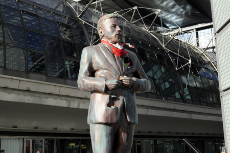 Klaas Heufer-Umlauf Statue in Berlin