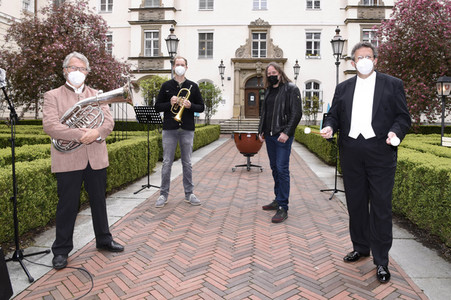 Aktion 'Paukenschlag gegen die Einsamkeit' in München