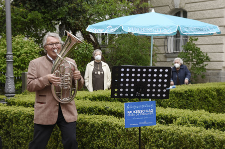 Aktion 'Paukenschlag gegen die Einsamkeit' in München