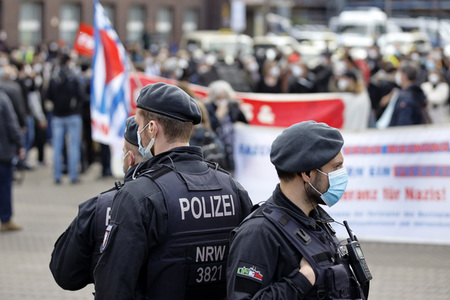 Demo 'Düsseldorf stellt sich quer' in Düsseldorf