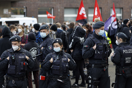 Demo 'Düsseldorf stellt sich quer' in Düsseldorf
