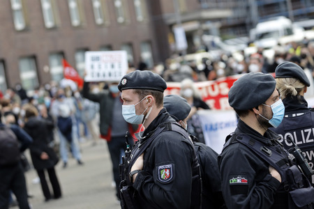 Demo 'Düsseldorf stellt sich quer' in Düsseldorf