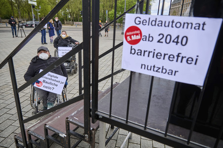 Protestaktion für Barrierefreiheit in Berlin