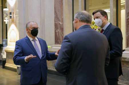Fototermin mit Ronan Le Gleut im Bundesrat in Berlin
