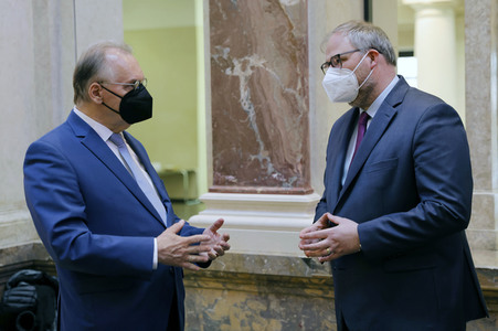 Fototermin mit Ronan Le Gleut im Bundesrat in Berlin
