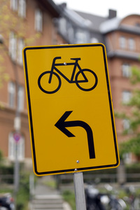 Symbolfoto Vorwegweiser für Radverkehr