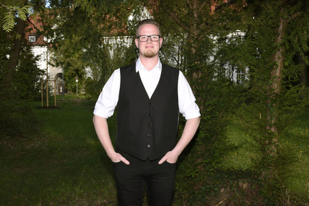 Christoph Baierl beim Streaming von 'Lebensfreude' in Haar