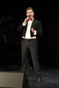 Christoph Baierl beim Streaming von 'Lebensfreude' in Haar