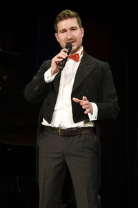 Christoph Baierl beim Streaming von 'Lebensfreude' in Haar