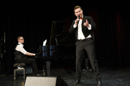 Christoph Baierl beim Streaming von 'Lebensfreude' in Haar