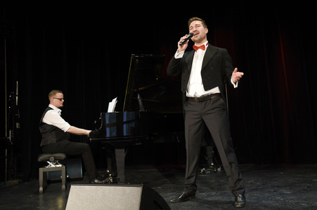 Christoph Baierl beim Streaming von 'Lebensfreude' in Haar