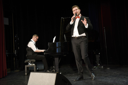 Christoph Baierl beim Streaming von 'Lebensfreude' in Haar