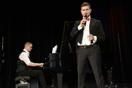 Christoph Baierl beim Streaming von 'Lebensfreude' in Haar