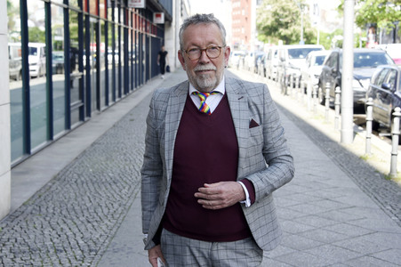 SPD-Aktion Hissung der Regenbogenflagge in Berlin