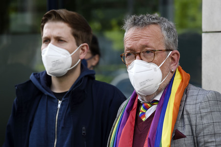 SPD-Aktion Hissung der Regenbogenflagge in Berlin
