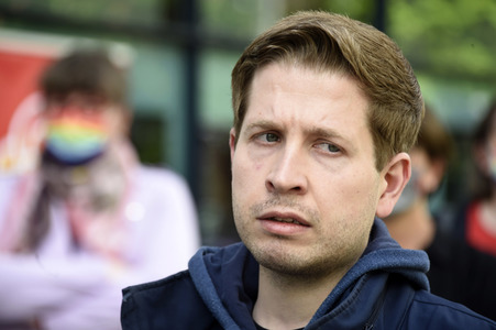 SPD-Aktion Hissung der Regenbogenflagge in Berlin