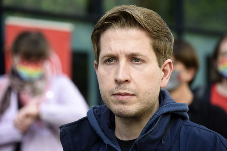 SPD-Aktion Hissung der Regenbogenflagge in Berlin