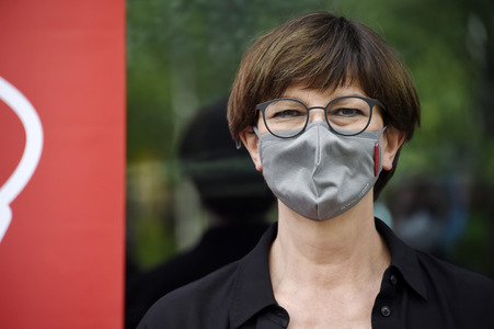 SPD-Aktion Hissung der Regenbogenflagge in Berlin