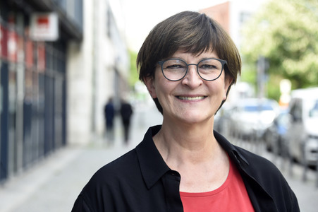 SPD-Aktion Hissung der Regenbogenflagge in Berlin