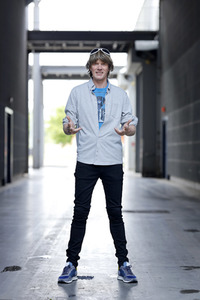 Mallorca-Stars überreichen Spendenscheck an Die Arche in Köln