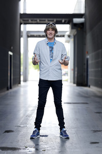 Mallorca-Stars überreichen Spendenscheck an Die Arche in Köln