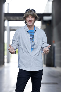 Mallorca-Stars überreichen Spendenscheck an Die Arche in Köln