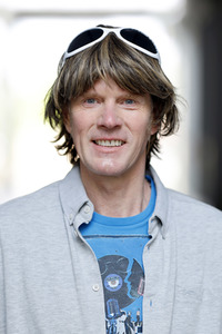 Mallorca-Stars überreichen Spendenscheck an Die Arche in Köln