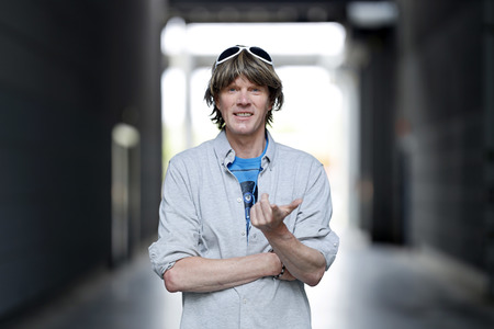 Mallorca-Stars überreichen Spendenscheck an Die Arche in Köln