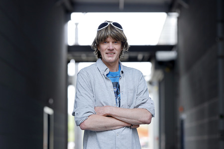 Mallorca-Stars überreichen Spendenscheck an Die Arche in Köln