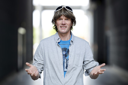 Mallorca-Stars überreichen Spendenscheck an Die Arche in Köln