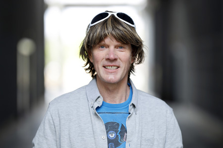 Mallorca-Stars überreichen Spendenscheck an Die Arche in Köln