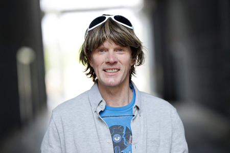 Mallorca-Stars überreichen Spendenscheck an Die Arche in Köln