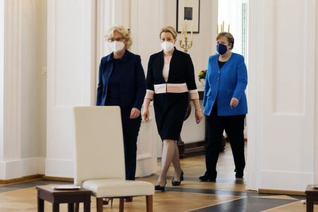 Fototermin mit Frank-Walter Steinmeier, Franziska Giffey und Christine Lambrecht in Berlin