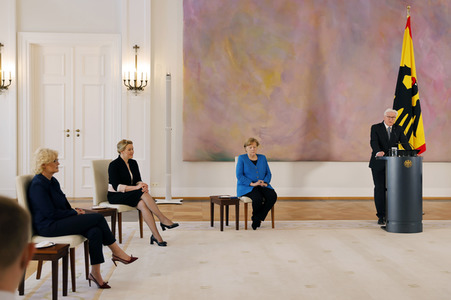 Fototermin mit Frank-Walter Steinmeier, Franziska Giffey und Christine Lambrecht in Berlin
