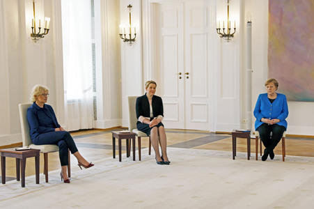 Fototermin mit Frank-Walter Steinmeier, Franziska Giffey und Christine Lambrecht in Berlin