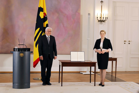 Fototermin mit Frank-Walter Steinmeier, Franziska Giffey und Christine Lambrecht in Berlin