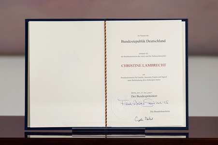 Fototermin mit Frank-Walter Steinmeier, Franziska Giffey und Christine Lambrecht in Berlin