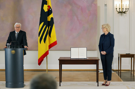 Fototermin mit Frank-Walter Steinmeier, Franziska Giffey und Christine Lambrecht in Berlin