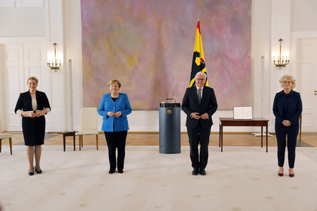 Fototermin mit Frank-Walter Steinmeier, Franziska Giffey und Christine Lambrecht in Berlin