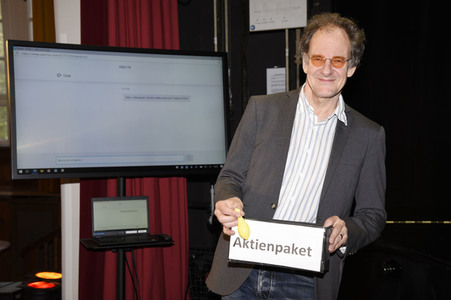 Online-Auftritt von Chin Meyer in Haar