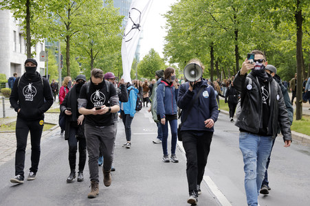 Querdenker demonstrieren trotz Demo-Verbot in Berlin