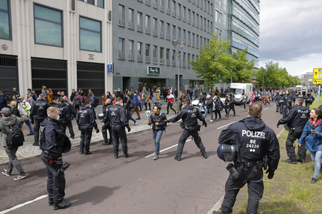 Querdenker demonstrieren trotz Demo-Verbot in Berlin