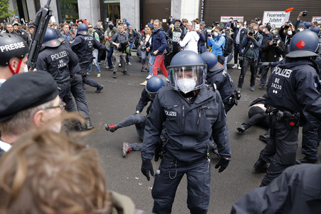 Querdenker demonstrieren trotz Demo-Verbot in Berlin