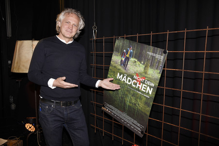 Online-Premiere von 'Nicht dein Mädchen' in Ebersberg